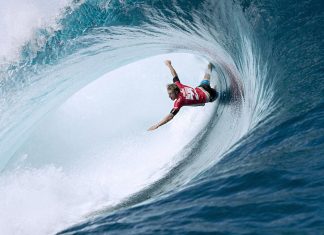 Mar grande e coluna lesionada pode tornar-se uma combinação dolorosa. Foto: WSL / Divulgação.