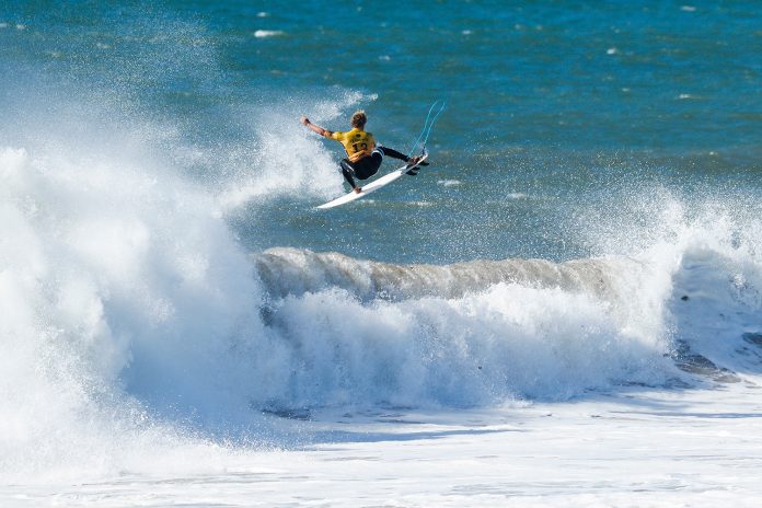 John John Florence pode ficar de três semanas até seis meses fora de combate. Foto: WSL / Masurel.